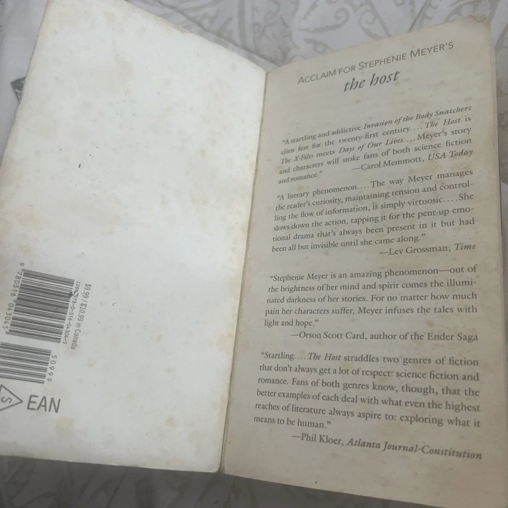 The Host: A Novel - paperback, Stephenie Meyer, 9780316043045 - Picture 5 of 6